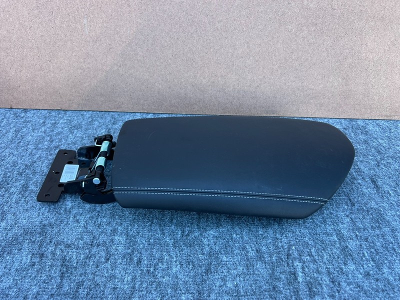 GENESIS GV70 2022-2026 OEM CENTER CONSOLE STORAGE ARMREST ASSEMBLY (BLACK)
