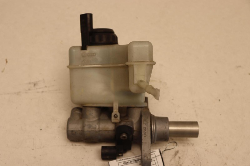 2009-2018 VOLKSWAGEN VW TIGUAN POWER BRAKE MASTER CYLINDER W/ TANK OEM