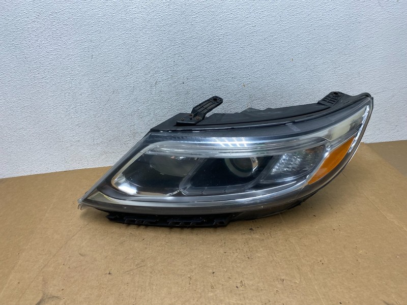 2014 to 2015 Kia Sorento Left Driver LH Side Headlight Halogen Oem AE3232 DW