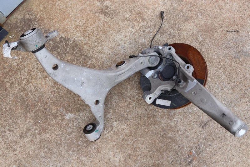 2016-2022 JEEP GRAND CHEROKEE 4X2 FRONT LEFT SPINDLE KNUCKLE HUB CONTROL ARM OEM