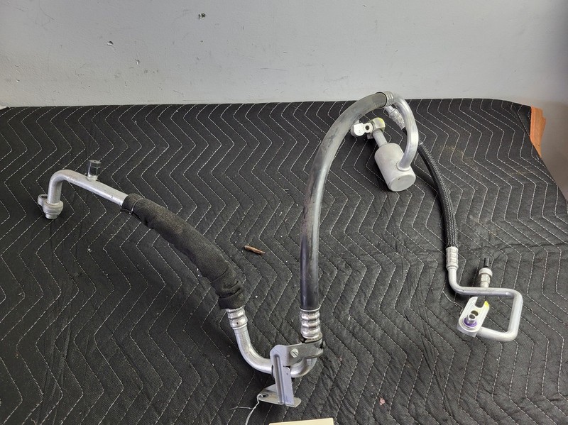 2019-2025 Cadillac XT4 A/C Air Conditioning Compressor Hose Line OEM 84543632