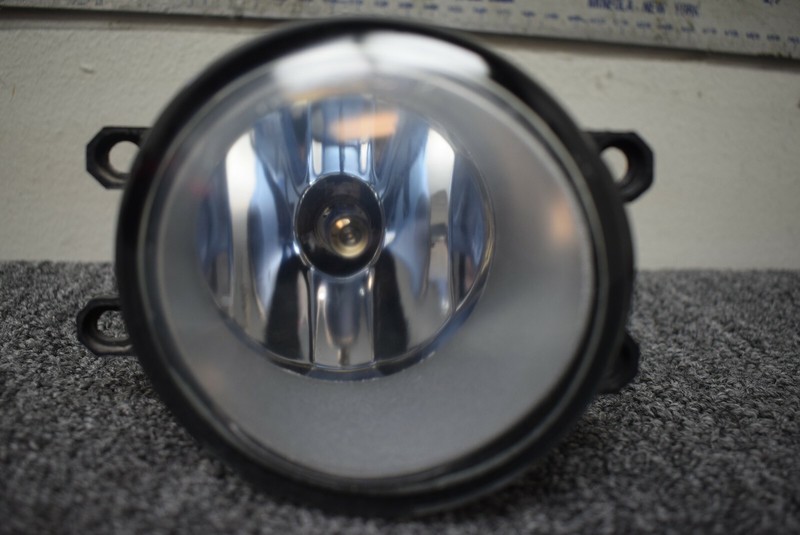 2009-2012 TOYOTA VENZA RIGHT SIDE FOG LIGHT FACTORY OEM