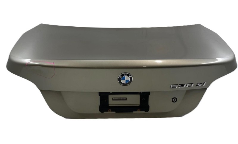 2004-2007 BMW 530I Xi Trunk Lid W/ First Aid Kit Tow Hook Panel Scratches Bent