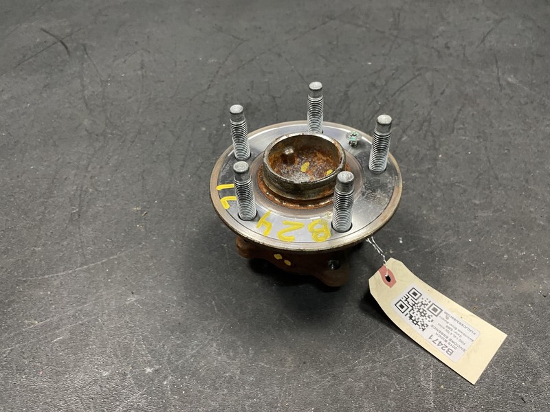 Rear Right Wheel Hub 2018 Buick Encore 13593158 2016 2017 2019 2020
