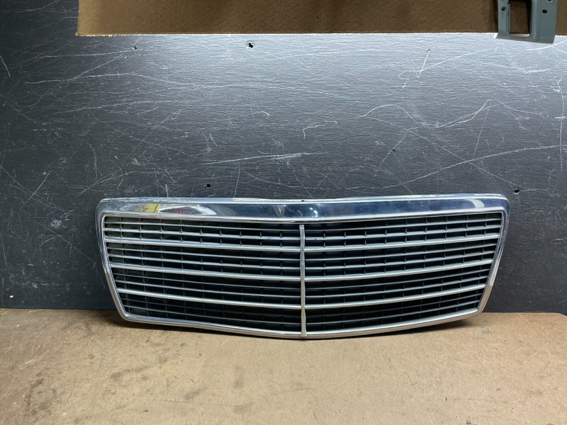 1994 to 1998 Mercedes-Benz W140 S600 S500 S320 Front Upper Grille OEM m5177