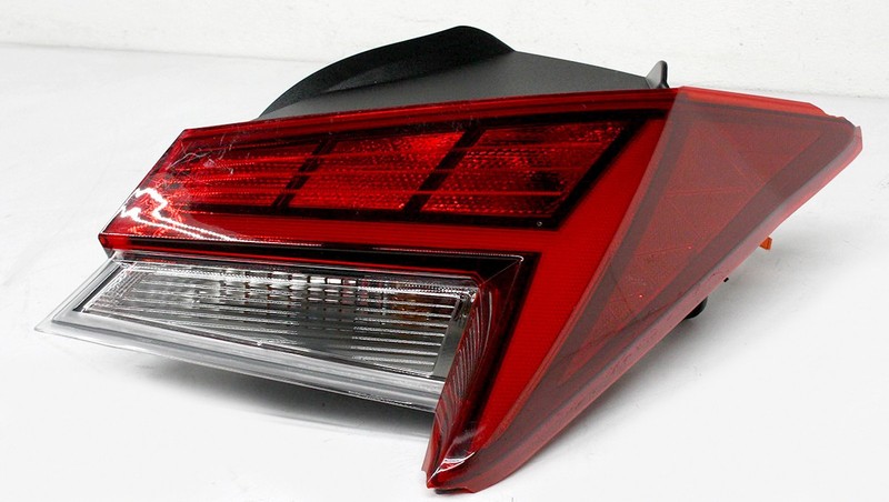 OEM Right Passenger Side Tail Lamp For Hyundai Elantra (Korea) 92402-AA120