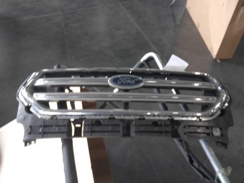 2018 Ford Escape Grille OEM White 4DR SUV GJ5Z8200C Used 102K Miles