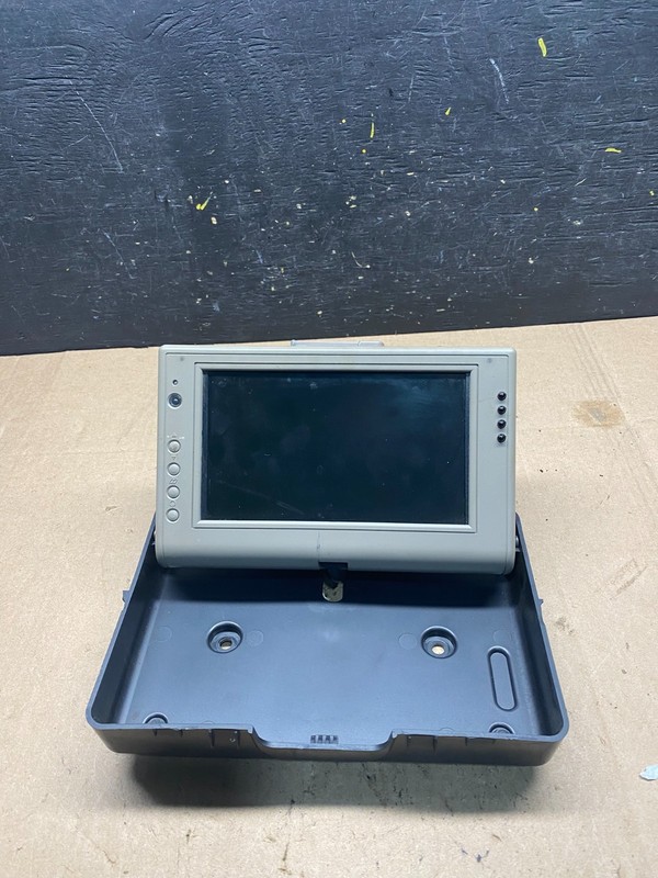 2004 to 2006 Infiniti Qx56 Roof Mounted Display Screen R6420 PS