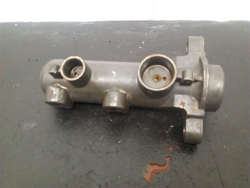 2000-2002 GMC Yukon Brake Master Cylinder W/ Vacuum Booster OEM 19209249