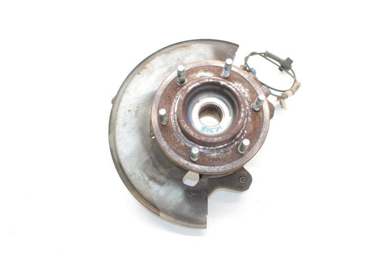 06-10 Hummer H3 3.7L Driver Left Front Spindle Assembly