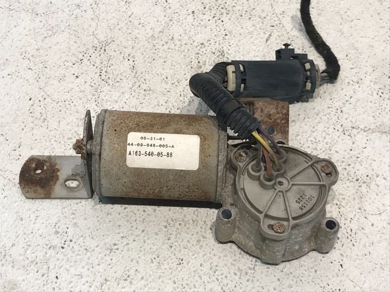 98-05 Mercedes W163 ML55 AMG ML350 ML500 Transfer Case Motor A1635400588 OEM