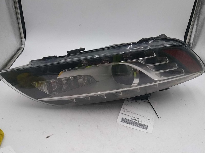 Used Right Headlight Assembly fits: 2015 Audi Q7 halogen Right Grade B
