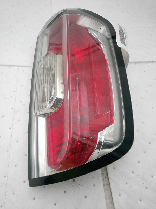 2017 GMC Canyon Right Tail Light Assembly Red 493317 Used 84K Miles