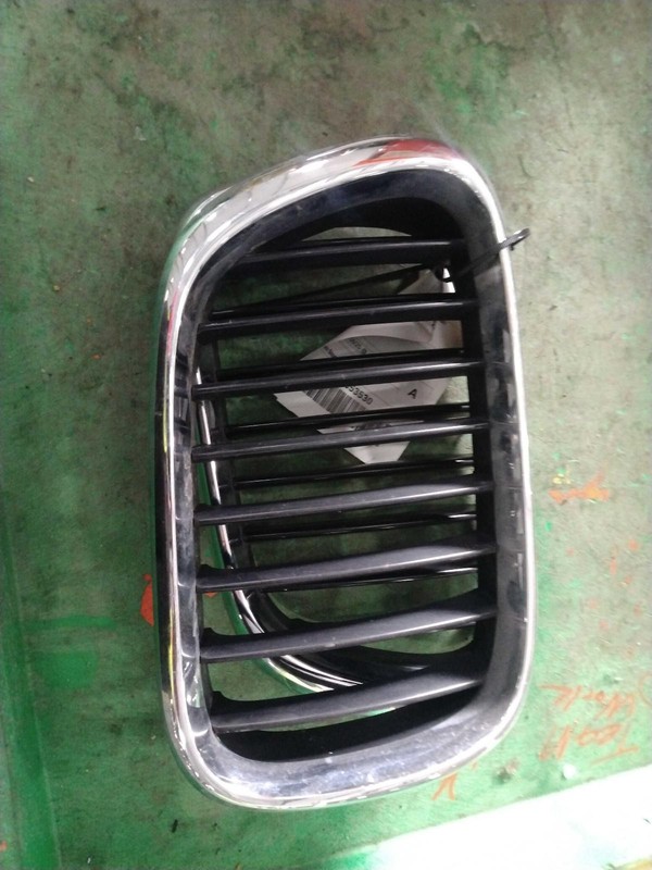 2001 BMW X5 Grille OEM Black Lower Bumper Mount 51117005800 92K Miles