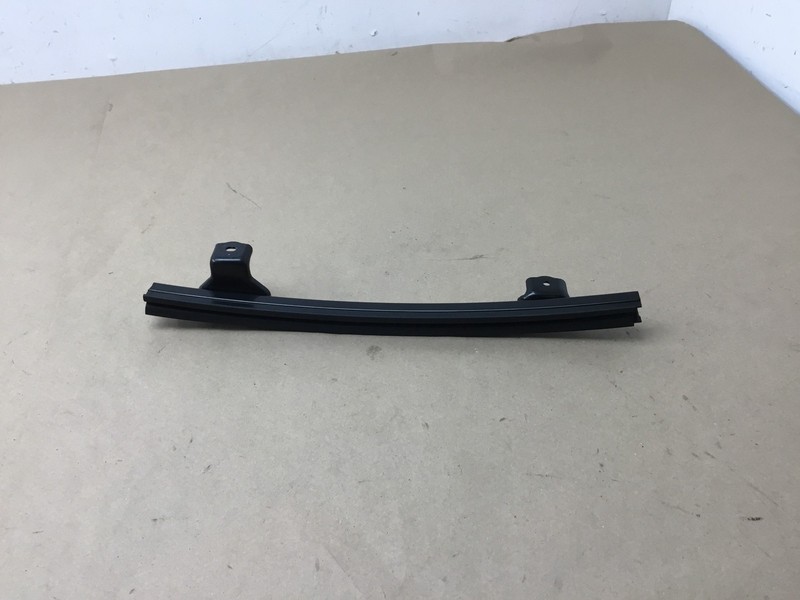 18-21 Lexus LC500 2018 Right Door Lower Window Glass Run Regulator Guide :Y