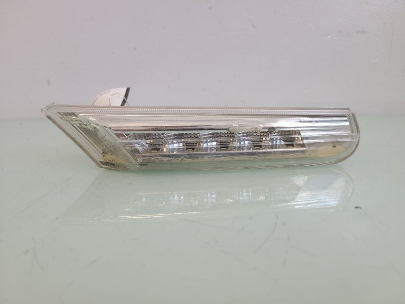 Passenger Corner/Park Light Side Marker Fits 97-04 PORSCHE BOXSTER 585830