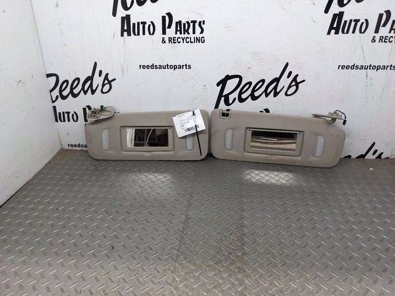 Passenger & Driver Pair of Sun Visor Illuminated 07-14 ESCALADE 1161604