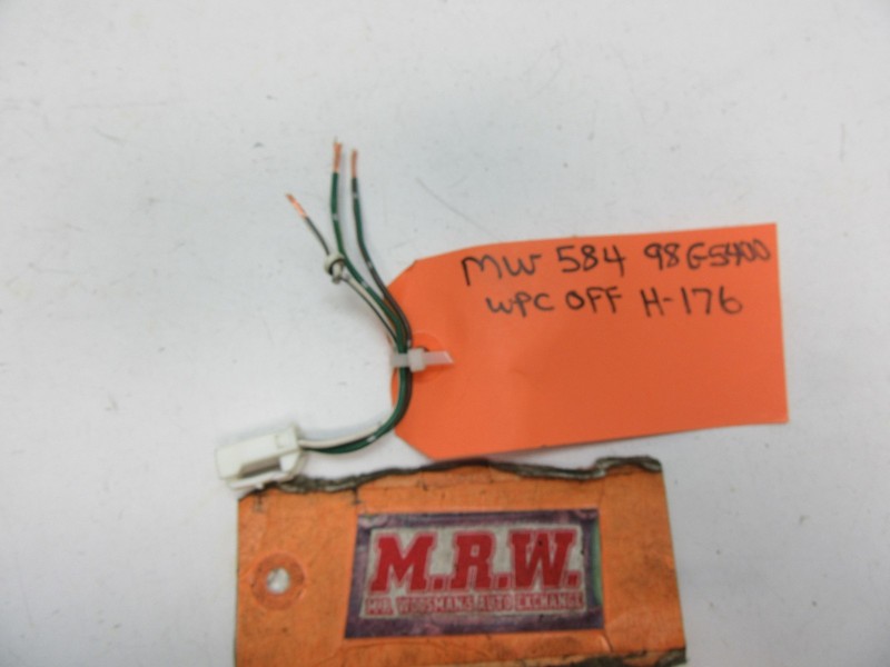 WIRE PLUG CONNECTOR OFF 3RD THIRD BRAKE LIGHT HIGH MOUNTED STOP BRAKE LAMP LENS