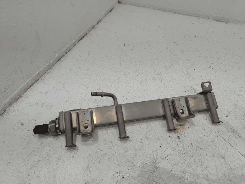 2018-2020 Toyota Camry 2.5L Engine Motor Fuel Delivery Injection Rail Pipe OEM