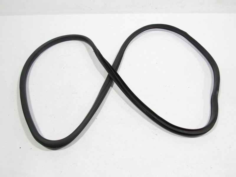 18-23 Kia Stinger GT1 2019 Front Right Pass Door Window Belt Molding Trim |