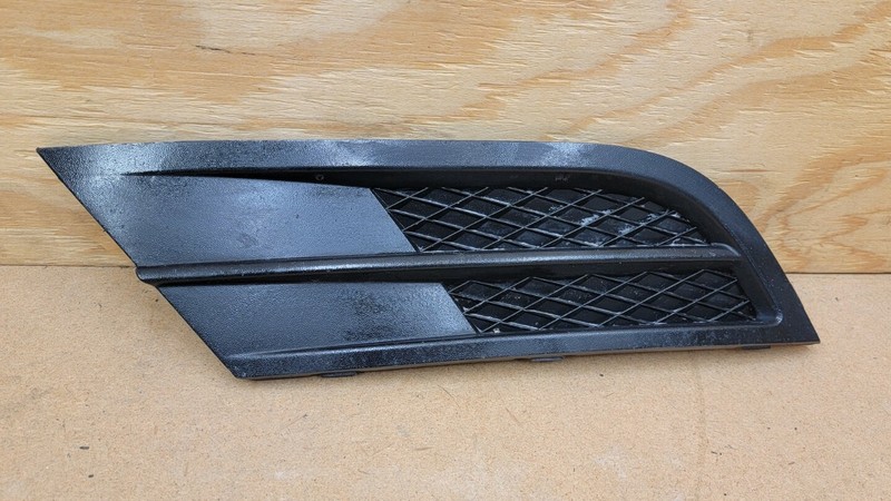 2015 - 2017VOLKSWAGEN JETTA Front Lower Bumper Left Foglight Cover OEM *