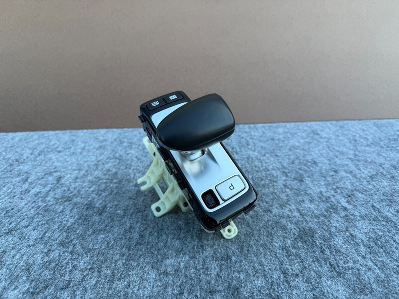 GENESIS G80 2017-2020 OEM CENTER CONSOLE AUTOMATIC SHIFTER ASSEMBLY