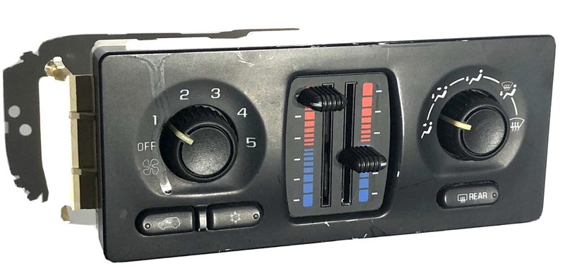 03 Trailblazer Temperature Climate Control Manual with Rear Defrost OEM 15084170