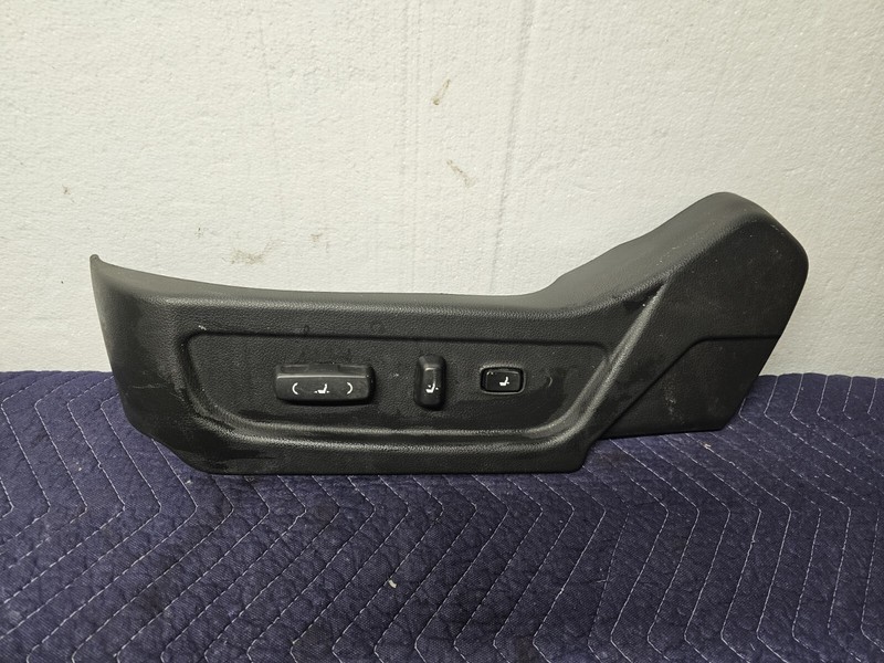 2014 Kia Optima Driver Front Seat Trim Switches See Pics For Condition