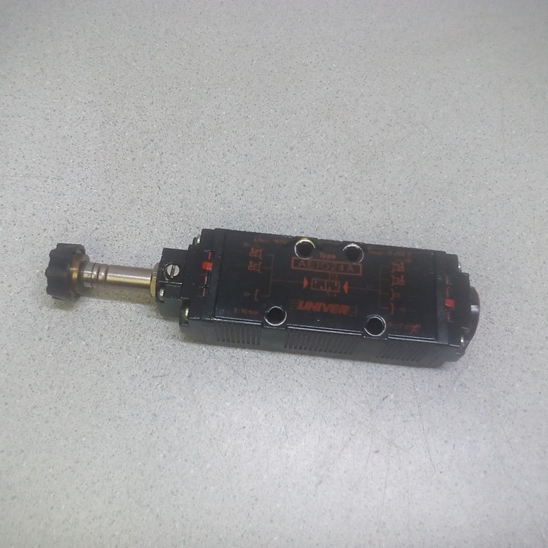 Univer Pneumatic Solenoid Flow Control Type: AE1024A