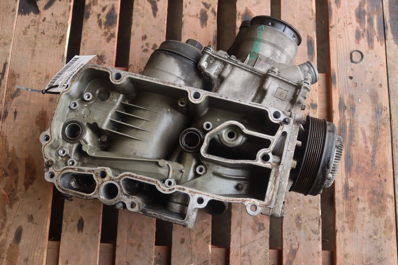 2008-2017 FREIGHTLINER CASCADIA 125 DETROIT DD15 ENGINE OIL FILTER HOUSING OEM
