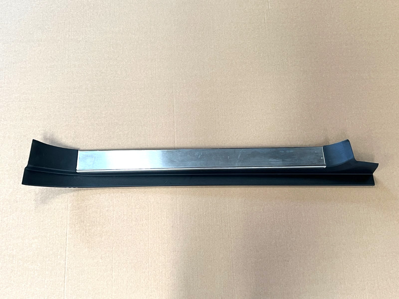 ⭐2003-2012 MERCEDES SL-CLASS RIGHT PASS SIDE DOOR SILL SCUFF PLATE OEM LOT2611