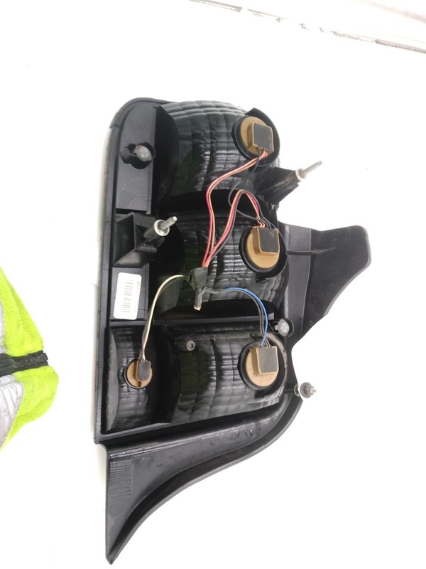 Used Right Tail Light Assembly fits: 2007 Ford Mustang Right Grade B
