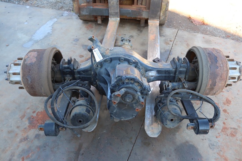 2008-2017 FREIGHTLINER CASCADIA 125 REAR FIRST DRIVE AXLE RATIO 2.61 OEM