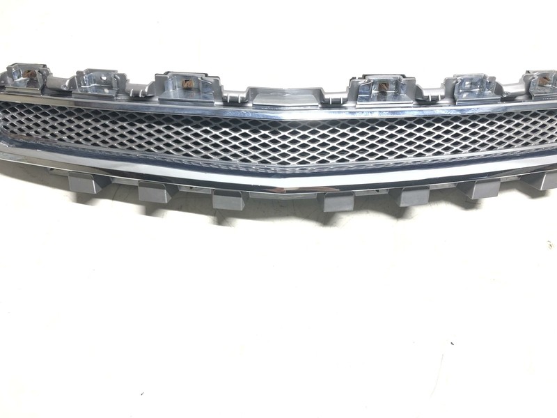 GENUINE OEM | 2008-2012 Chevrolet Malibu Front Upper Grille Small Broken Area