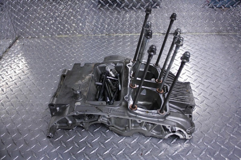 2005 SUZUKI GS 500 FK ENGINE CRANK CASE HOUSING BLOCK #1 OEM GS500 05
