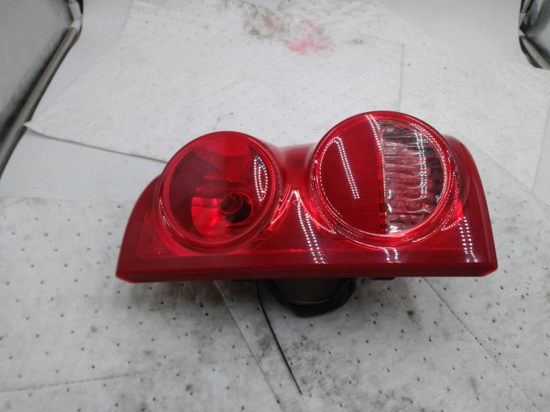 2005 Dodge Dakota Right Tail Light Assembly White OEM 168916 Used Scuffs