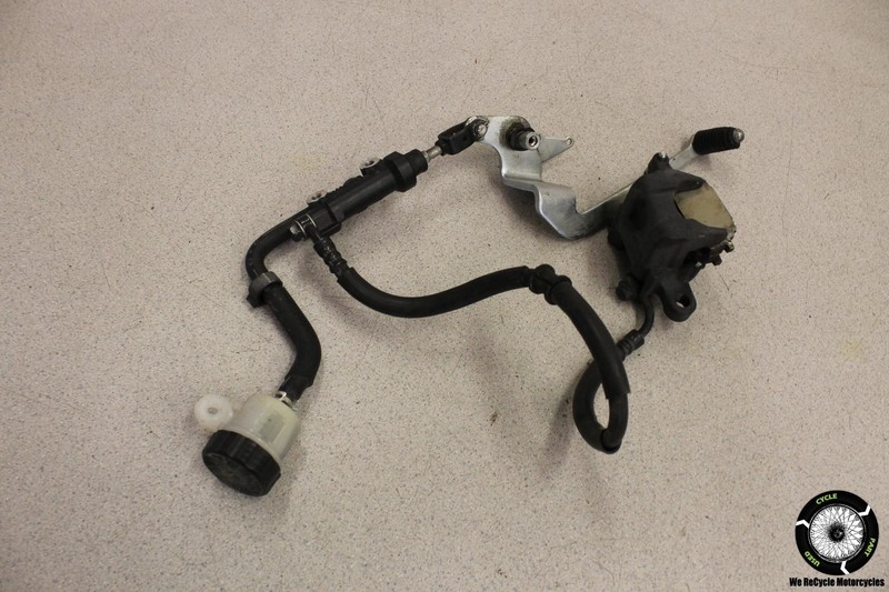 2013 Yamaha FZ6R REAR BRAKE CALIPER MASTER CYLINDER RESERVOIR ASSEMBLY FZ 6 R 13