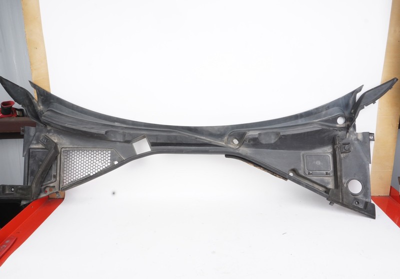 2017 - 2021 Alfa Romeo Giulia 952 Windshield Window Cowl Vent Panel 156130357