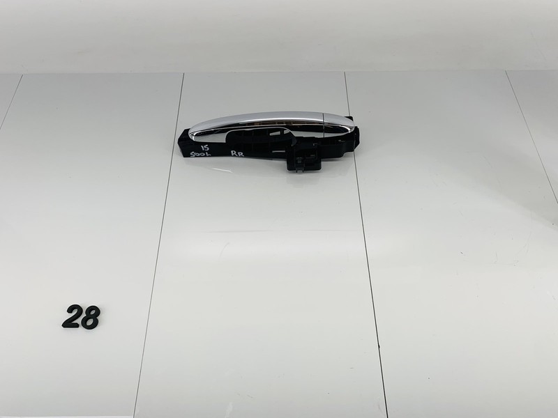 14-19 FIAT 500L REAR RIGHT PASSENGER SIDE EXTERIOR DOOR HANDLE & BRACKET OEM