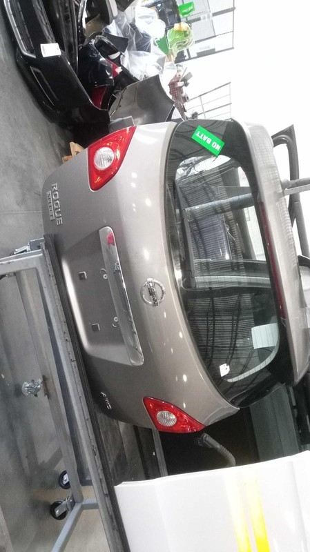 Used Deck Lid fits: 2014 Nissan Rogue VIN J 1st digit Japan built w/o surround v
