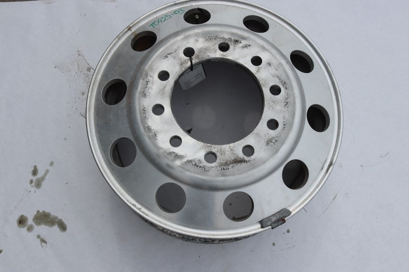 08-17 FREIGHTLINER CASCADIA 125 RIM ACCURIDE 24.5x8.25 MAX LOAD 7300 LBS OEM