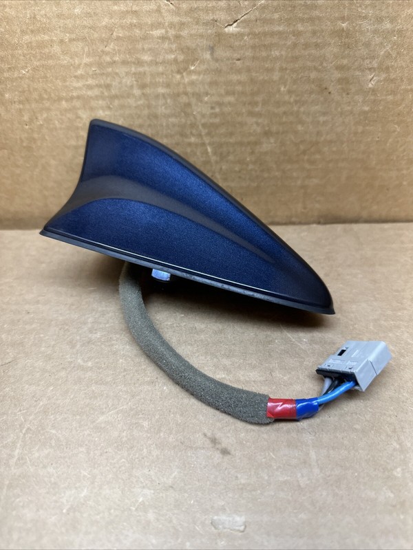 2016-2018 Kia Sorento Roof Radio Shark Fin Antenna 96210-C6110 OEM