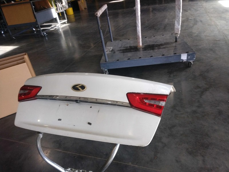 2014 KIA Cadenza Deck Lid Trunk Lid OEM White Used 4DR SED WHT SWP