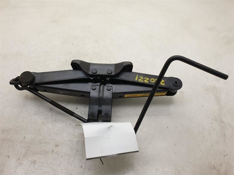 04 TOYOTA SIENNA LE SPARE TIRE JACK