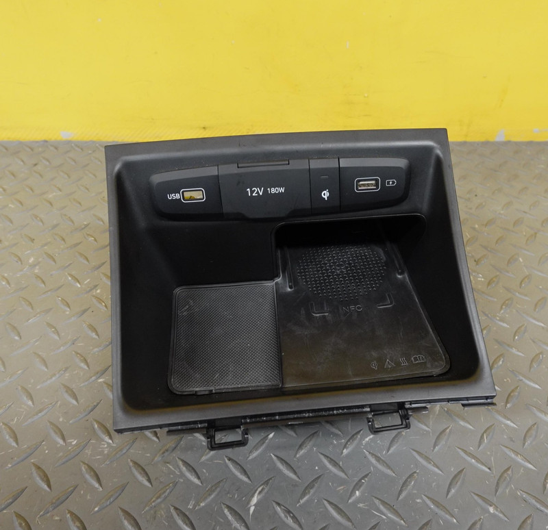 2022-2024 HYUNDAI TUCSON CONSOLE TRAY STORAGE W/ WIRELESS CHARGING 84630CW000