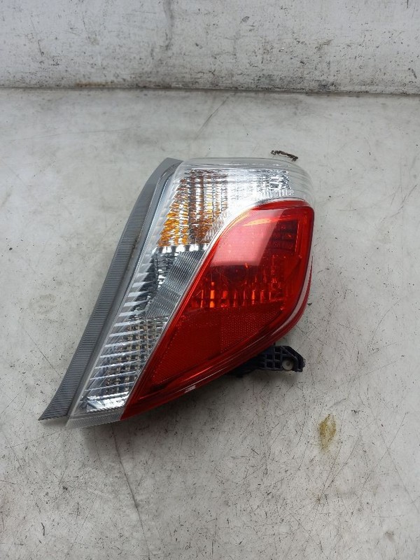 12 13 14 TOYOTA YARIS PASSENGER RIGHT TAIL LIGHT