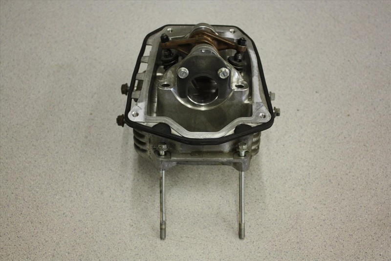 2001 VESPA PIAGGIO M198F ENGINE CYLINDER MOTOR HEAD ROCKER ARM BOX 01
