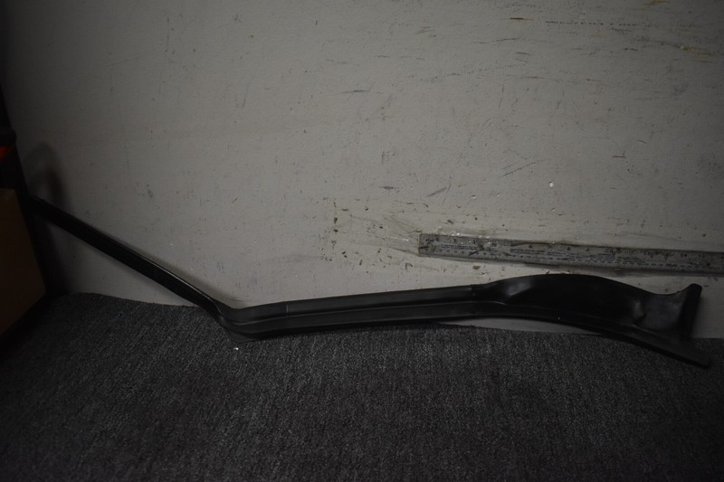 LAND ROVER VELAR DOOR SEAL LEFT SIDE FACTORY OEM