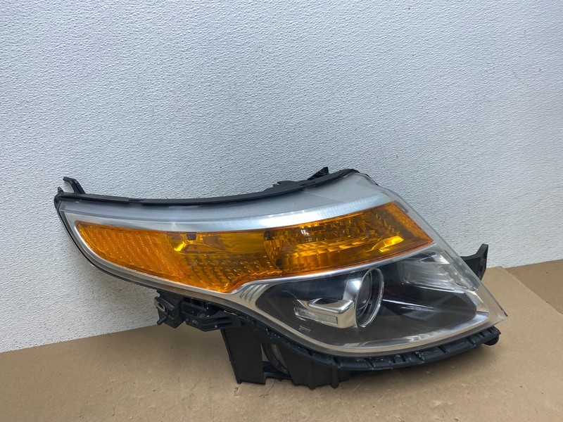 2011 to 2015 Ford Explorer Right Passenger Halogen Headlight Oem AE6857 DW