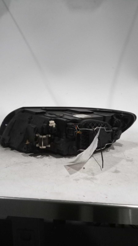 2010 VOLVO 40 SERIES Right Headlight Assembly White OEM 91353 Used 170K Miles